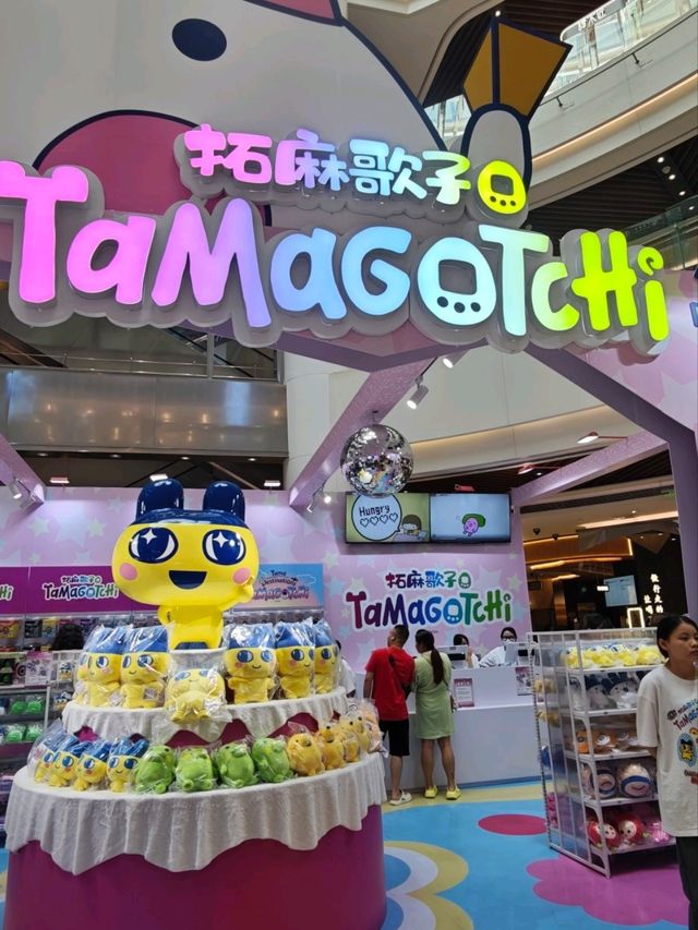 上海晴天街頭人文風景
