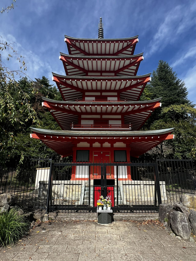 Chureito pagoda in front of Mountain Fuji 🌄🌄🌄