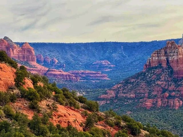 🌄 “Sedona Trail View Point – Where the Red Rocks Touch the Sky!”