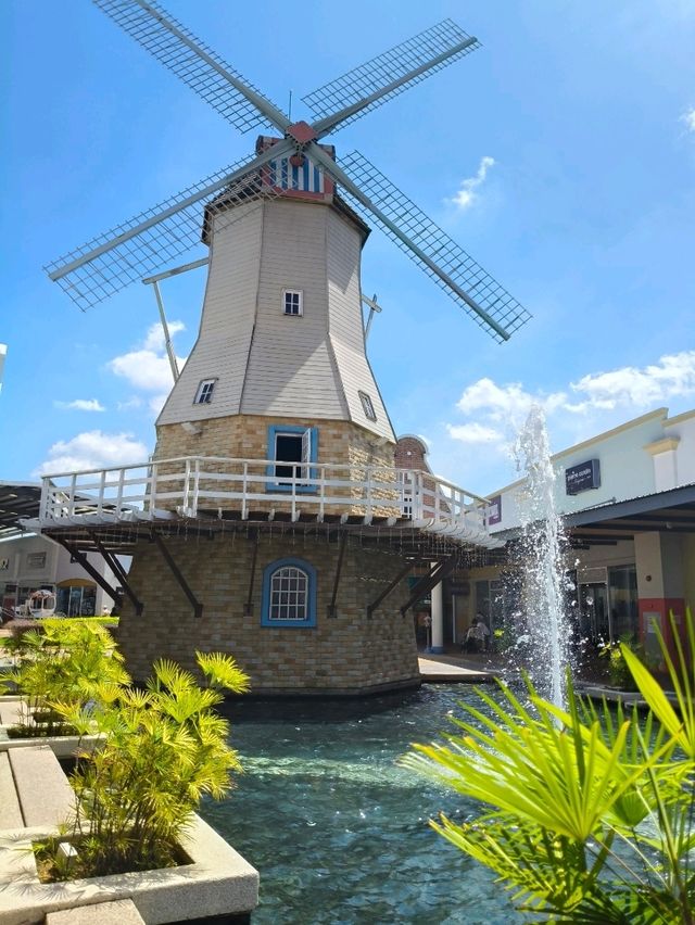 Discover Shop Play at Sunny Outlet Days🌞