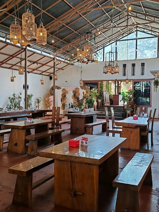 KLC Cafe & Resto: Indonesian Flavor and Natural Charm