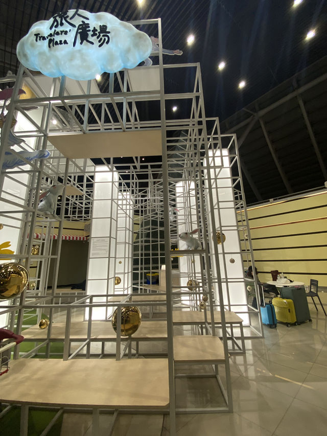 台灣桃園|走進繪本世界的瞬間 桃園機場旅人廣場太夢幻 必拍打卡點大公開 台灣桃園|走進繪本世界的瞬間 桃園機場旅人廣場太夢幻 必拍打卡點大公開