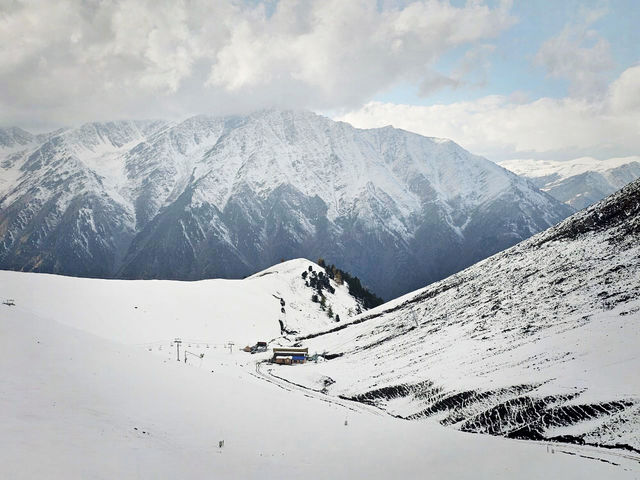 Winter Escape to Xinjiang: Ski Fun & Snowy Adventures Winter Escape to Xinjiang: Ski Fun & Snowy Adventures