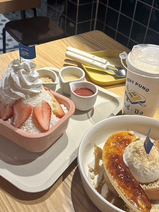 เวรี่ปัง VERY PUNG ‼️ ปังจริงสมชื่อ🍞🍦 แลนด์มาร์กแห่งใหม่ย่านโชคชัย 4
ร้านติดถนนใหญ่ ตกแต่งร้านได้น่ารักมาก คิ้วสุดๆ
เมนูเครื่องดื่ม ขนมหวานมีหลากหลาย
ราคาดีด้วย บอกเลยอร่อยทุกอย่างต้องมาลอง
📍เวรี่ปัง (ตรงข้ามร้านลาบซัดดำ)
🟡ร้านเปิดทุกวัน🟡
จันทร์ - พฤหัสบดี 17:00-01:00
ศุกร์ เสาร์ อาทิตย์ 17:00-02:00
🚘จอดรถที่ริมถนนตั้งแต่ 3 ทุ่มเป็นต้นไป
หรือลานจอดในซอย โชคชัย4 23 (ลานปูนเท่านั้น)
#เที่ยวกรุงเทพ #รีวิวคาเฟ่ #เวรี่ปัง #คาเฟ่ห้ามพลาด #verypung
#รับส่วนลดไม่พึ่งดวง