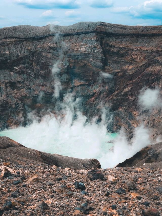 Peer into the Abyss: The Hardcore Guide to Mount Aso’s Active Crater 🌋💨🚨 Peer into the Abyss: The Hardcore Guide to Mount Aso’s Active Crater 🌋💨🚨
