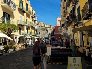 漁師のビーチとイスキアの路地を散策！Spiaggia dei Pescatori周辺探訪。