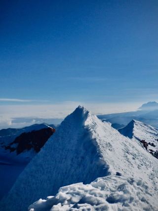 Iskanderkul (2,195 m) sits on the Dushanbe–Penjikent road, marshrutka Dushanbe→Iskanderkul 25 TJS (3