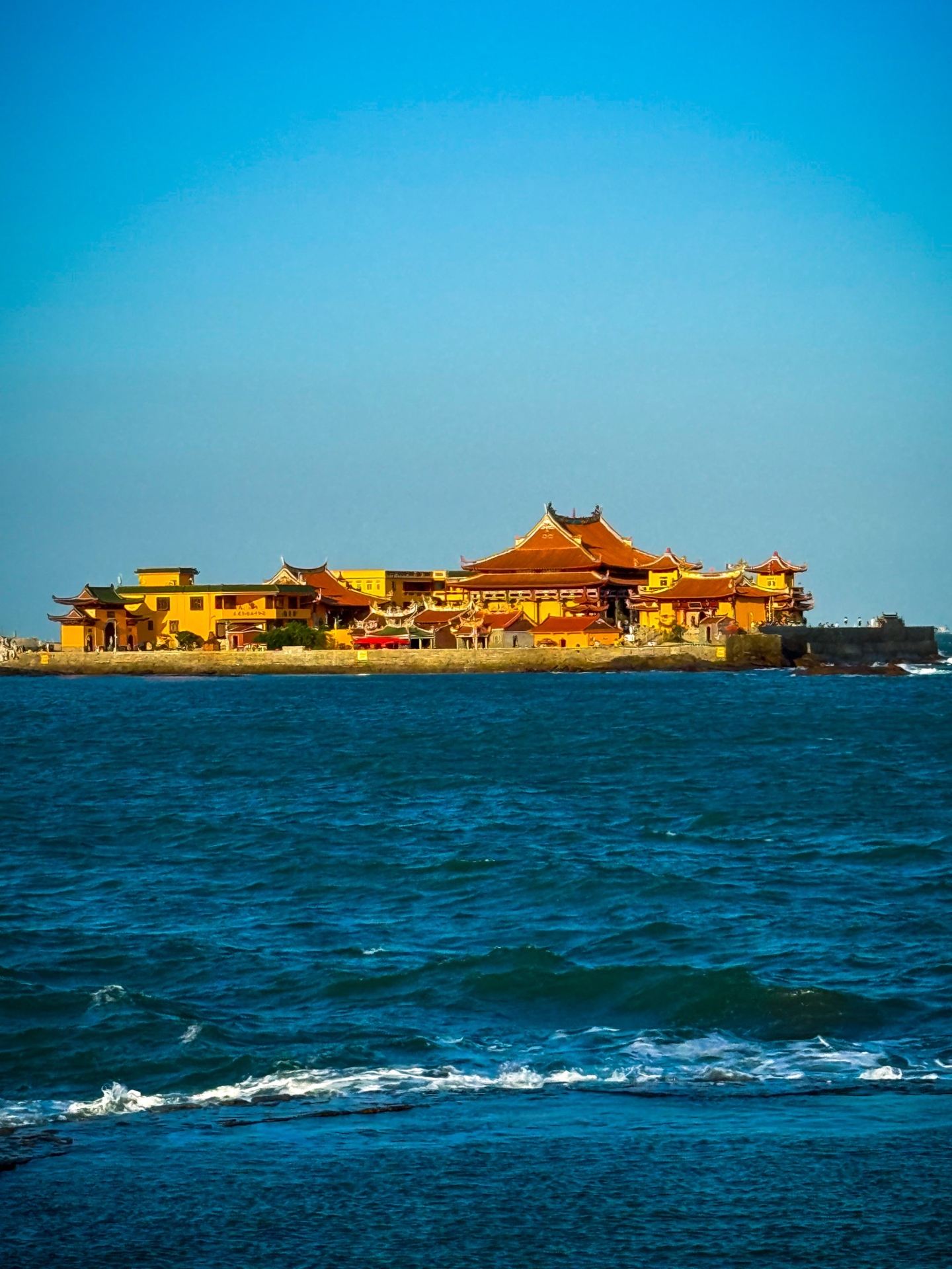 Quanzhou Shishi | Luojia Temple: A Coastal Sanctuary Where Sea Meets Sky.