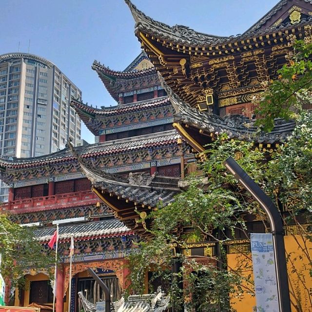 Luohan Arhat Temple in Chongqing 