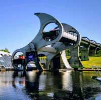 Falkirk Wheel：🎡  蘇格蘭的工程奇蹟，旋轉升降的運河之旅！