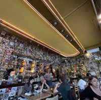 一間以荷蘭傳統家常菜嘅溫馨餐廳