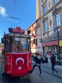 🇹🇷 Must Try in Istanbul- Istanbul Nostalgic Tram 🚋