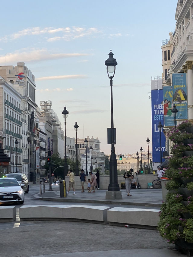 The vibe of Madrid in a couple of pictures. 
