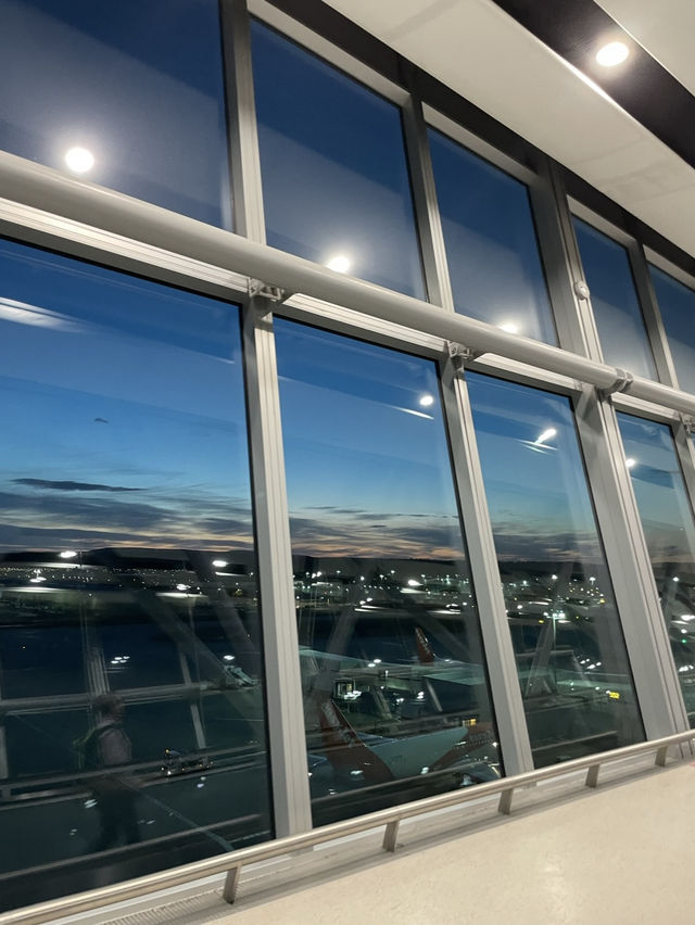 【英國蓋特威克機場 Gatwick Airport 首次參觀！】