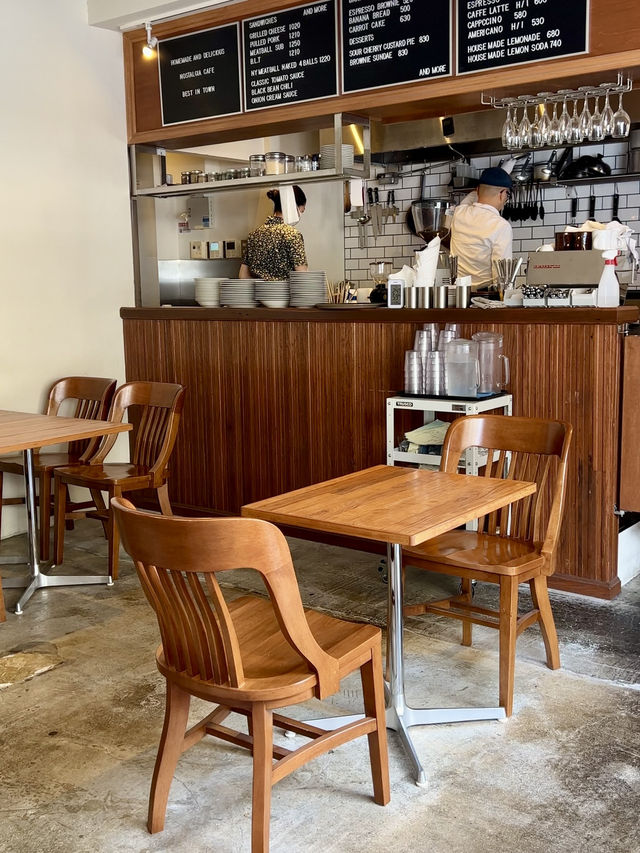 Cozy Lunch at Nostalgia Cafe🍽️