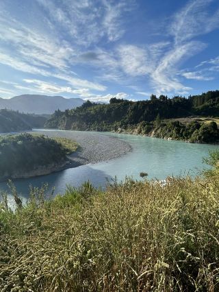 🌄 Rakaia Gorge, New Zealand: A Dramatic Encounter with Nature
