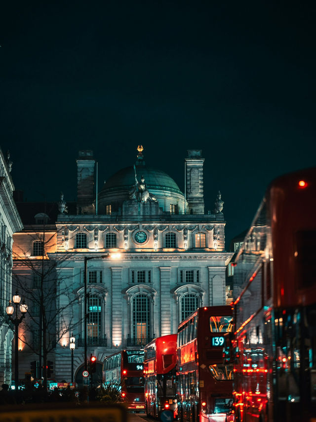 Route 11 – Victoria to Liverpool Street: Classic London Tour