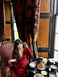 More than 300 years old historic, old-style English 5star hotel in Edinburgh 