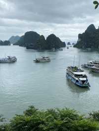 🇻🇳 Hạ Long Bay, Vietnam – A Natural Wonder Worth Every Moment 🌅🚤