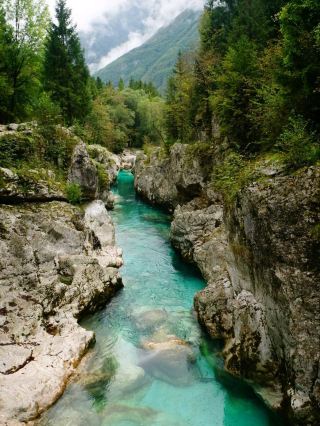 แม่น้ำโซชาสีเขียวมรกต