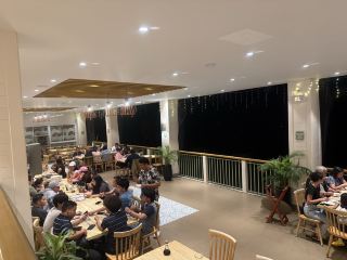 在塔加泰享受美景與新鮮魚料理 