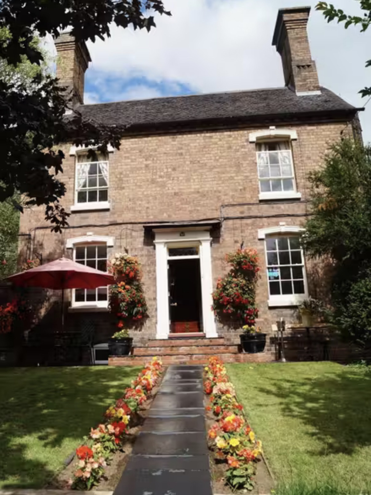 📅 Itinerary 
 Day1: Coalbrookdale Museum of Iron
 Day2: Blists Hill Victorian Town
 Day3: Attingham Park - National Trust
 🏨 Accommodation Foundry Masters House 
 🍴 Food Recommendations Breakfast at Foundry Masters House
 📌 Tips Dress warm a bit more chilly compared to southern England