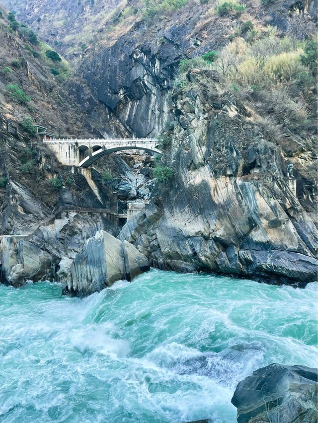 Tiger Leaping Gorge, Lijiang, Yunnan🍃🌿 Tiger Leaping Gorge, Lijiang, Yunnan🍃🌿
