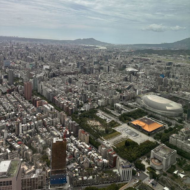 The view from the top of Taipei 101 🏙️ 