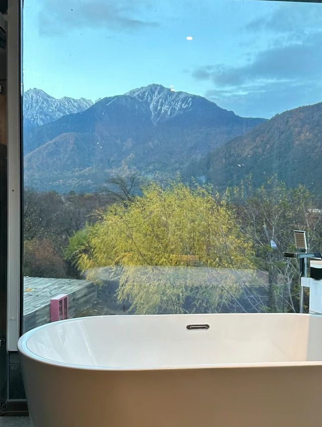 在雅魯布藏江畔醒來，山海入眠！