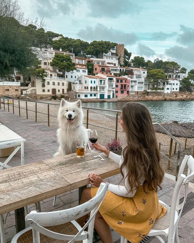 😍❤️ Dive into the charm of Spanish beach towns with this adorable series! Which photo steals your heart? 🏖️🇪🇸