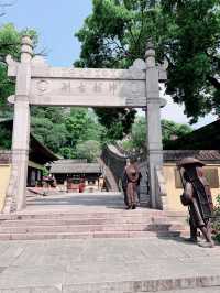 浙江臨海的龍興寺：博物館學習與陰陽塔的神秘之旅