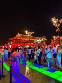 在大唐不夜城，開啟一場徒步奇幻之旅