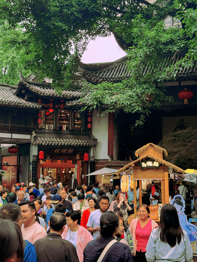 漫步成都，探尋錦鯉秘境！一場與自然的浪漫邂逅