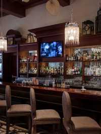 🌟 Luxe Escapes: Makati's Raffles Haven 🏨✨