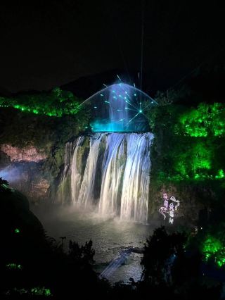 去避暑住黃果樹柏聯這價2天躺著看瀑布