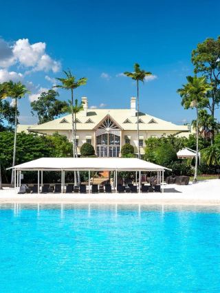 🌴🛏️ Ultimate Relaxation at InterContinental Sanctuary Cove 🏖️🌟