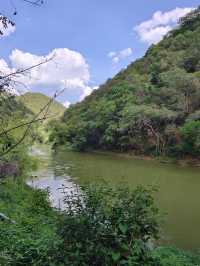 雲南昆明青龍峽丨體驗徒步旅行的快樂。