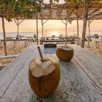 Lovely place by the beach 