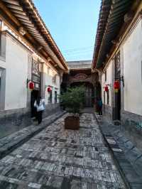 李家大院。