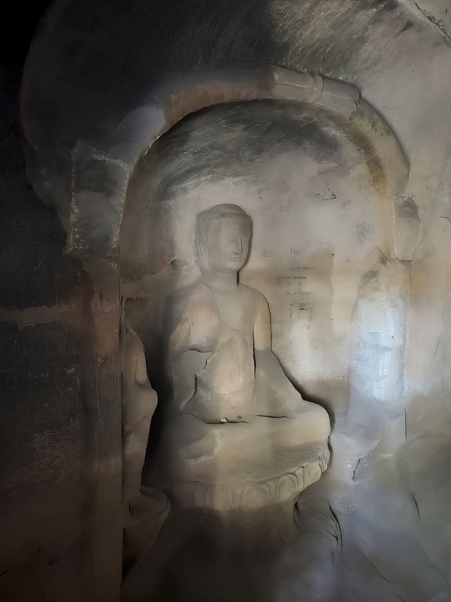 天龍山石窟，請注意保護。
