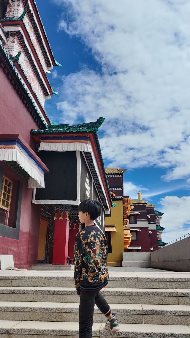 這座寺廟拍照簡直不要太出片了這裡是格莫寺。