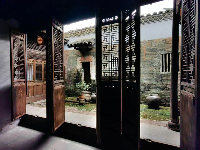 江西廣昌饒家堡雯峰書院。