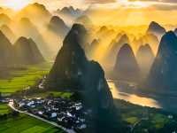 來一趟桂林吧，來看看語文課本裡的"桂林山水甲天下"