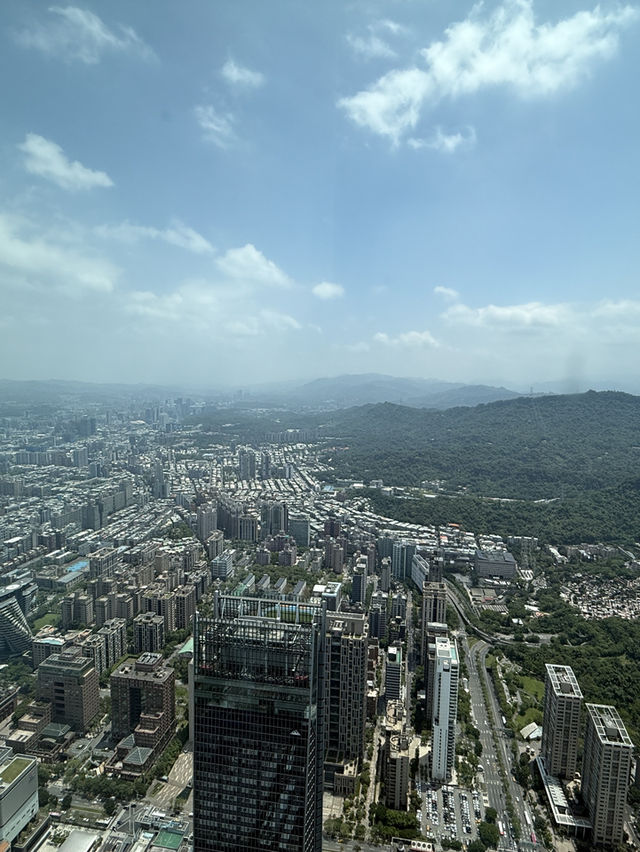 The View From The Top Of Taipei 101, The Best Way to See The City!