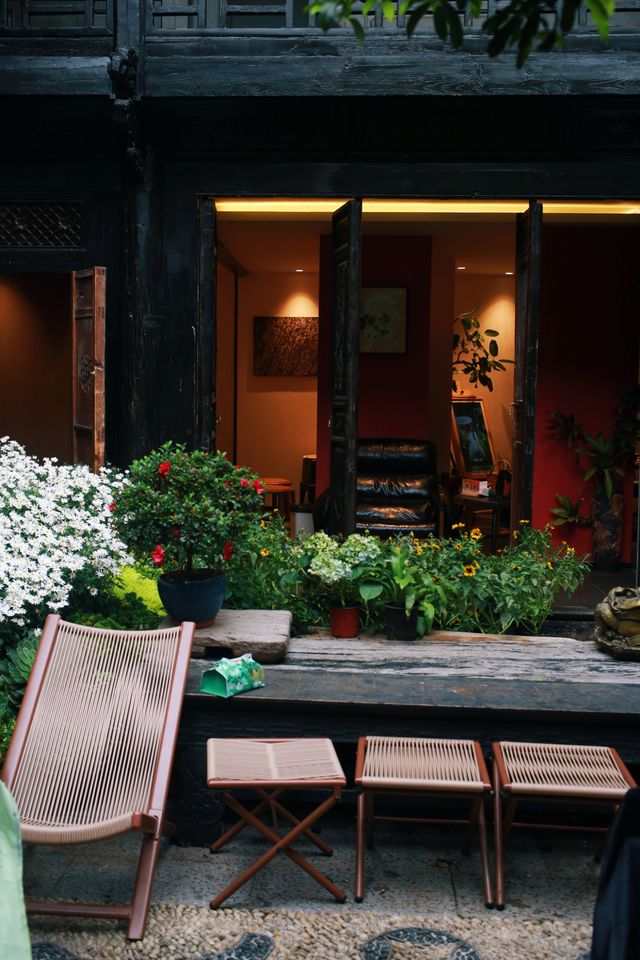 麗江古城｜住進心宿·安雲古院， 影屋頂咖啡