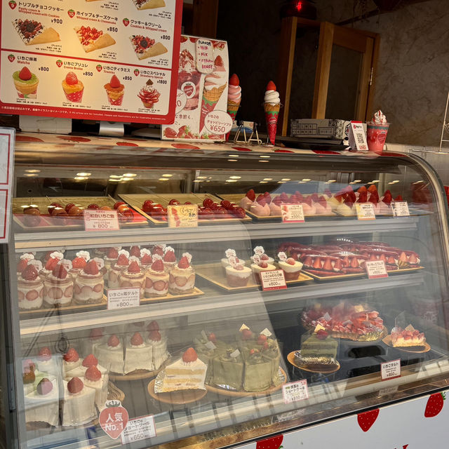 救命！大阪心齋橋這家草莓甜點店直接封神🍓