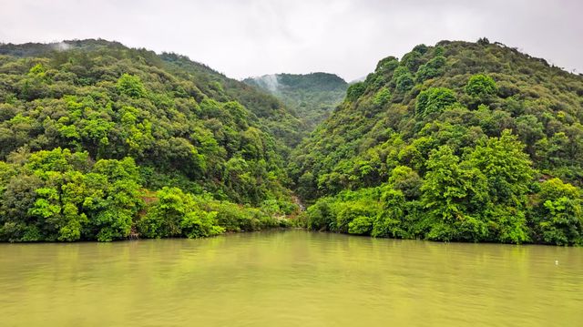因《富春山居圖》而聞名遐邇的一條江
