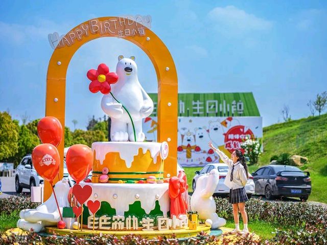 Swimming in the Eight Immortals Stream, cycling up Jidao Mountain, Returning Home: The Eight 