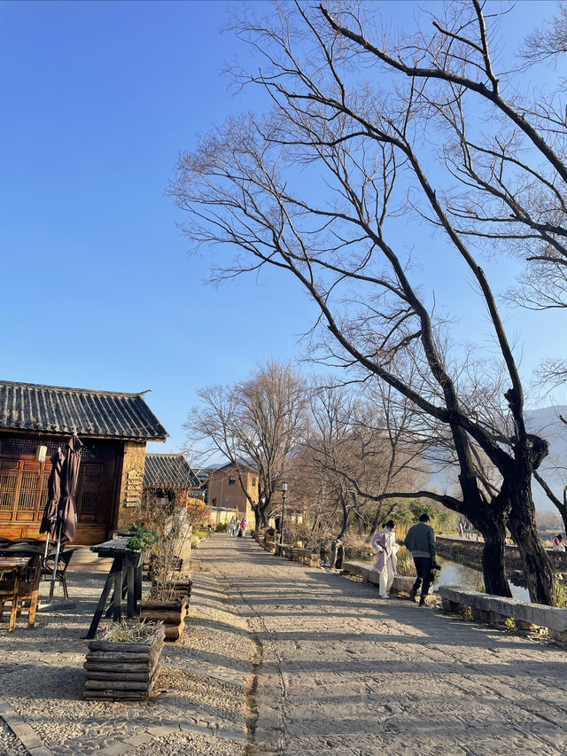 冬日裡的沙溪秘境，這座被時光遺忘的古鎮總能帶來意外驚喜✨藍天下五彩的雲霞、晨霧繚繞的古橋、靜靜流淌的