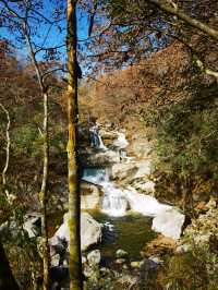 勉縣秋色的隱秘角落！雲霧山徒步解鎖神仙瀑布   必衝理由：  紅葉與瀑布的視覺暴擊！無人